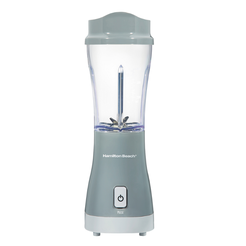 Hamilton Beach Personal Blender met transparante mengbeker en zwarte basis, ideaal voor smoothies en shakes, inclusief draagdeksel voor onderweg.