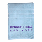 Kenneth Cole badlaken 76x152 cm in babyblauwe kleur, zacht en absorberend
