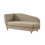 licht bruin relaxbank met linkerarmleuning, houten poten en verborgen opbergruimte onder de zitting, geplaatst tegen een witte achtergrond.