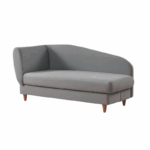 grijze relaxbank met linkerarmleuning, houten poten en verborgen opbergruimte onder de zitting, geplaatst tegen een witte achtergrond.