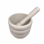 Vermaal kruiden, specerijen of knoflook moeiteloos met een vijzel en stamper. Ideaal voor verse smaakmakers, duurzaam en decoratief. Onmisbaar in elke keuken.