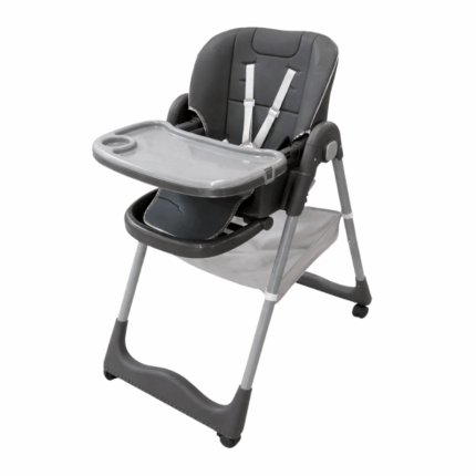 grijze verstelbare kinderstoel met eetblad en veiligheidsgordel