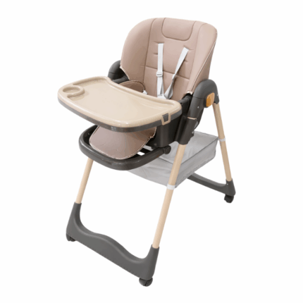 Beige verstelbare kinderstoel met eetblad en veiligheidsgordel