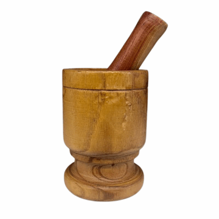 Houten vijzel met stamper, rustiek design, geschikt voor het fijnmalen van kruiden en specerijen