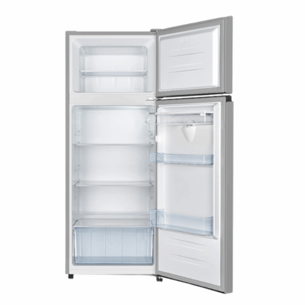 Open Hisense RT80D6WGX koelkast met glazen planken, ruime deurvakken en LED-verlichting