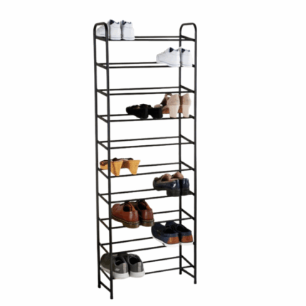 Zwart schoenenrek met 10 lagen, gevuld met diverse sneakers, flats en sportschoenen