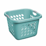 Sterilite wasmand van 53 liter in aqua kleur met ovale ventilatiegaten en grijze antislip handvatten, geschikt voor wasverzameling en transport.