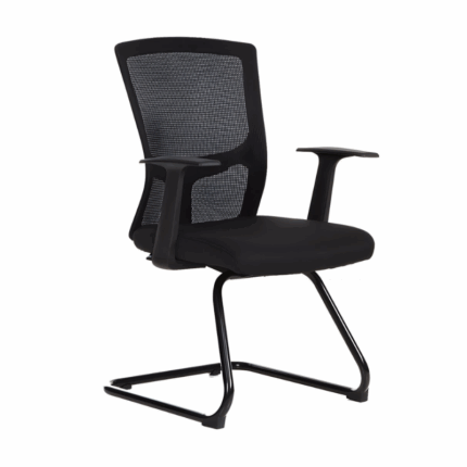 Zwarte bezoekersstoel met mesh rugleuning, vaste armleuningen en metalen sledevoet