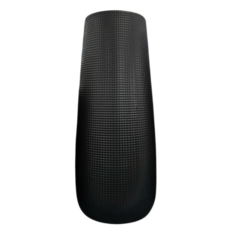 L0318388 Zwarte cilindervormige bloemenvaas van 30 cm met rastertextuur, geschikt voor droogbloemen en moderne interieurdecoratie.