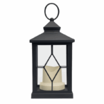 Zwarte metalen lantaarn met LED-kaars en diamantvormig glaspatroon