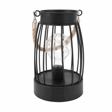 Decoratieve lantaarnlamp met zwart metalen frame, zichtbare filamentlamp en dikke touwgreep bovenop. Industrieel en rustiek design.