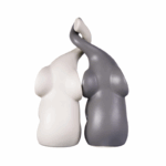 Set van twee moderne decoratieve olifanten beeldjes met verstrengelde slurven – grijs en beige