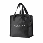 Top! Hier is een complete SEO-set voor jouw lunch bag met speelse print, copy-ready en geoptimaliseerd voor zowel Nederlandse als internationale klanten: 🏷️ Producttitel (NL/EN) - NL: Lunch Bag – Speels Design met Zijrits - EN: Lunch Bag – Playful Design with Side Zipper 🔗 Slug (NL/EN) - NL: lunch-bag-speels-design - EN: lunch-bag-playful-design 🖼️ Alt-tekst afbeelding (NL/EN) - NL: Zwarte lunch bag met korte hengsels, zijrits en speelse tekstprint - EN: Black lunch bag with short handles, side zipper and playful text print 📝 Meta description (NL/EN) - NL: Compacte lunch bag met speelse print, stevige stof en handige zijrits. Ideaal voor school, werk of onderweg. - EN: Compact lunch bag with playful print, durable fabric and practical side zipper. Perfect for school, work or on the go. 🔍 Zoekwoorden (NL/EN) - NL: lunch bag, lunchtas, speelse tas, compacte tas, zijrits, schooltas, snacktas - EN: lunch bag, snack tote, playful bag, compact lunch tote, side zipper, school lunch bag Wil je ook een variant met focus op duurzaamheid, kids, of bijvoorbeeld bundeling met een waterfles? Dan pas ik de SEO-set daar meteen op aan.