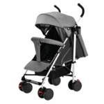 Grijze kinderwagen met zonnekap, veiligheidsgordel en opbergmand, geschikt voor kinderen van 0 tot 3 jaar. Afmetingen 49×63×94 cm.