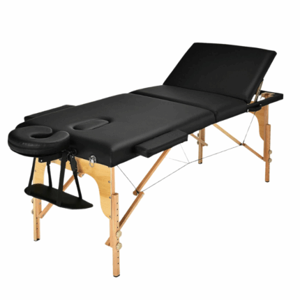 Zwarte draagbare massagetafel met houten poten, verstelbare rugleuning, gezichtskussen en armsteun – geschikt voor wellness, fysiotherapie en salons.