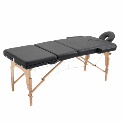 Zwarte draagbare massagetafel met houten poten, verstelbare rugleuning, gezichtskussen en armsteun – geschikt voor wellness, fysiotherapie en salons.