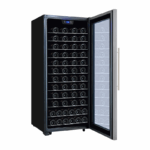 Premium Levella wijnkoelkast met glazen deur en chroomaccenten, geschikt voor 94 wijnflessen.