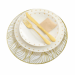 Ronde goudkleurige placemat met decoratief bladerpatroon