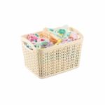 kunststof opbergmand van 1.5 liter met geweven structuur en handgrepen. Ideaal voor het organiseren van kleine spullen.