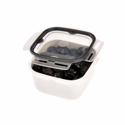 Ucsan vierkant Lock & Fit Opslagbakje 400 ml met witte body en transparante deksel, gevuld met gedroogd fruit