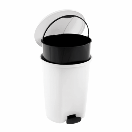 kunststof prullenbak van 28 liter met voetpedaal en uitneembare zwarte binnenemmer. Ideaal voor hygiënisch gebruik in keuken of badkamer.