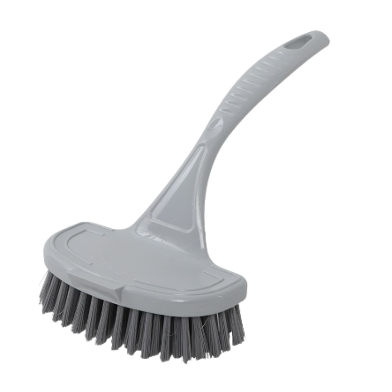 YF165 grijze schoonmaakborstel met gebogen handvat, harde borstelharen en ophangoog. Label zichtbaar op de borstelkop.