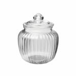 Glazen voorraadpot van 9×14 cm met verticale ribbels en glad glazen deksel met knop, geschikt voor keuken of badkamer.