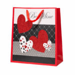 Love Hearts cadeautasje met rode hartjes en Be Mine tekst op witte achtergrond