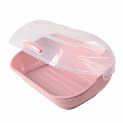 Violet kunststof brooddoos met transparante deksel en handvat op witte achtergrond