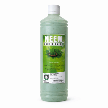Neem haarconditioner 500 ml fles op witte achtergrond
