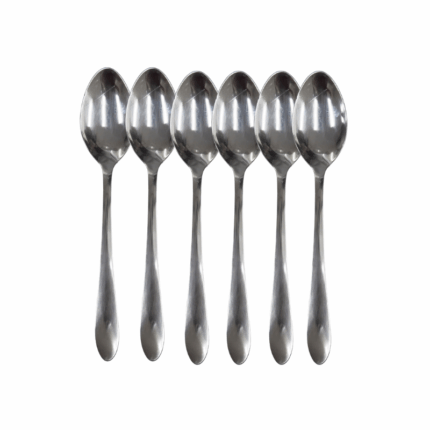 Set van 6 roestvrijstalen theelepels met glanzende zilveren afwerking op witte achtergrond