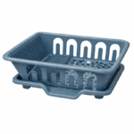 Kunststof afdruiprek met opvangbak voor borden en glazen op witte achtergrond