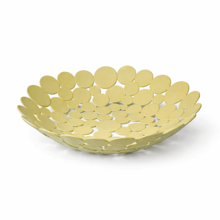geel plastic fruitschaal met open cirkeldesign op witte achtergrond