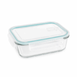 Rechthoekige glazen voedselcontainer van 700 ml met transparant deksel en clipsluiting op witte achtergrond.