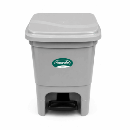 Plasvale kunststof prullenbak met voetbediening van 15 liter in compact modern design op witte achtergrond.