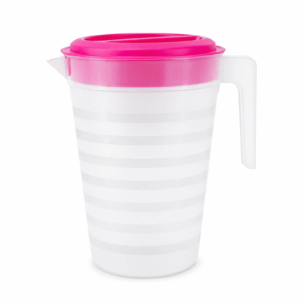 Plastic karaf met roze deksel op witte achtergrond